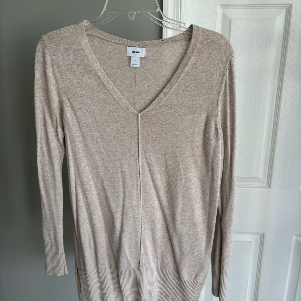 Old Navy Women's V-Neck Sweater in Beige